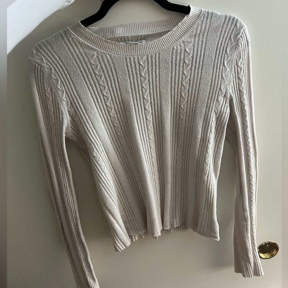 American Eagle Cozy Cream-Colored Fitted Sweater